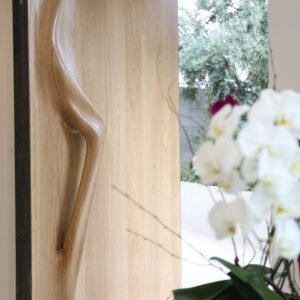sculptural solid wood entrance door handcrafted by Amorph